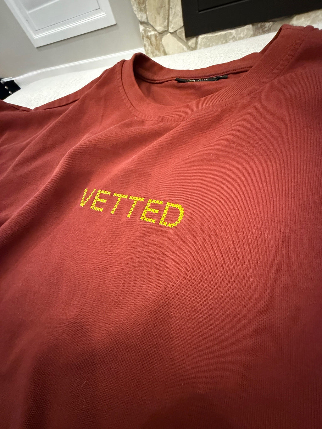 VETTED EMBROIDERED VINTAGE WASHED TEE - CRIMSON BROWN