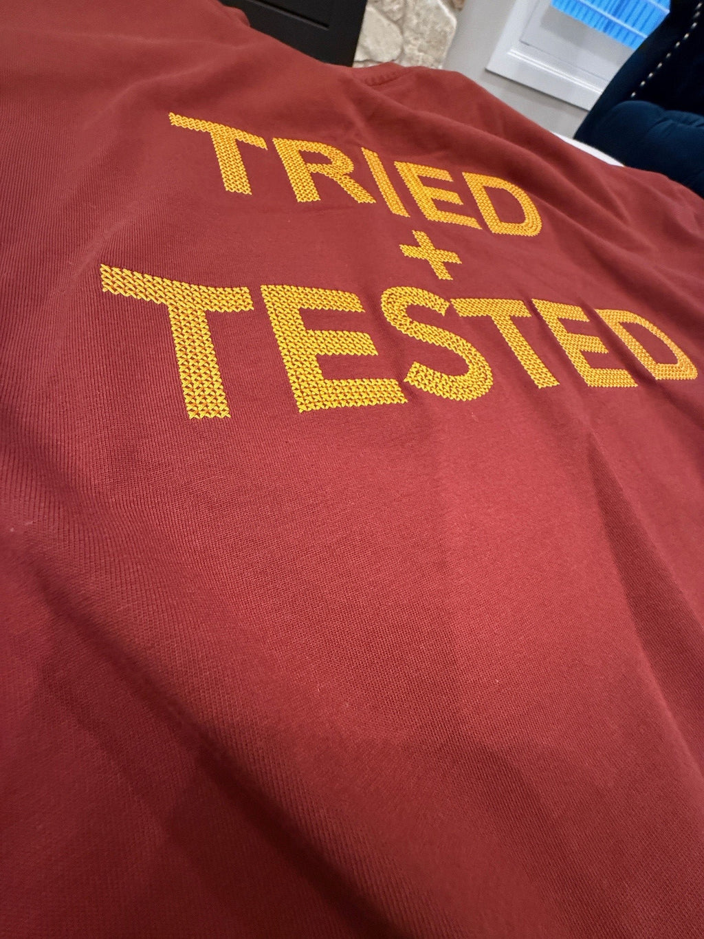 VETTED EMBROIDERED VINTAGE WASHED TEE - CRIMSON BROWN