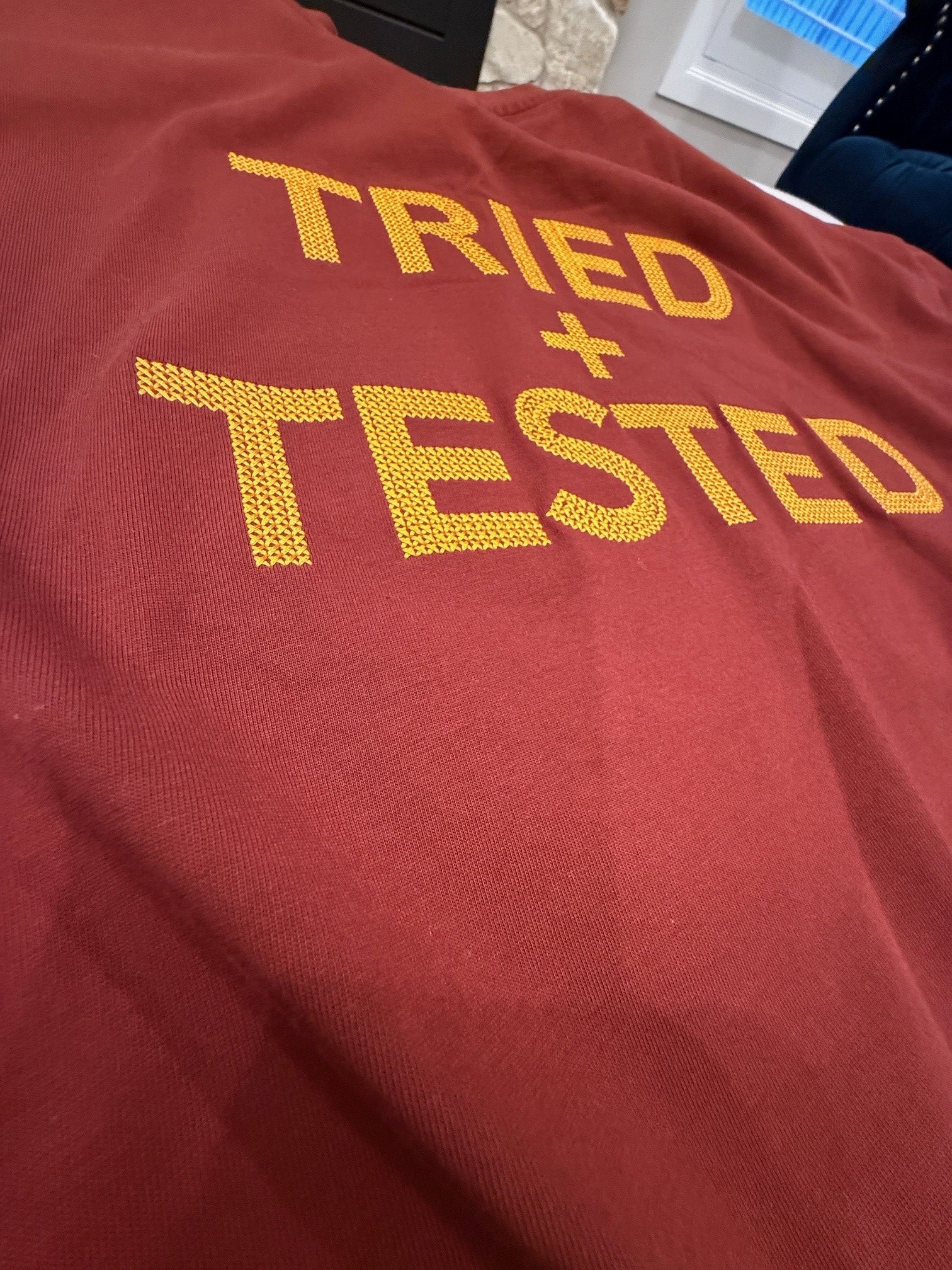 VETTED EMBROIDERED VINTAGE WASHED TEE - CRIMSON BROWN